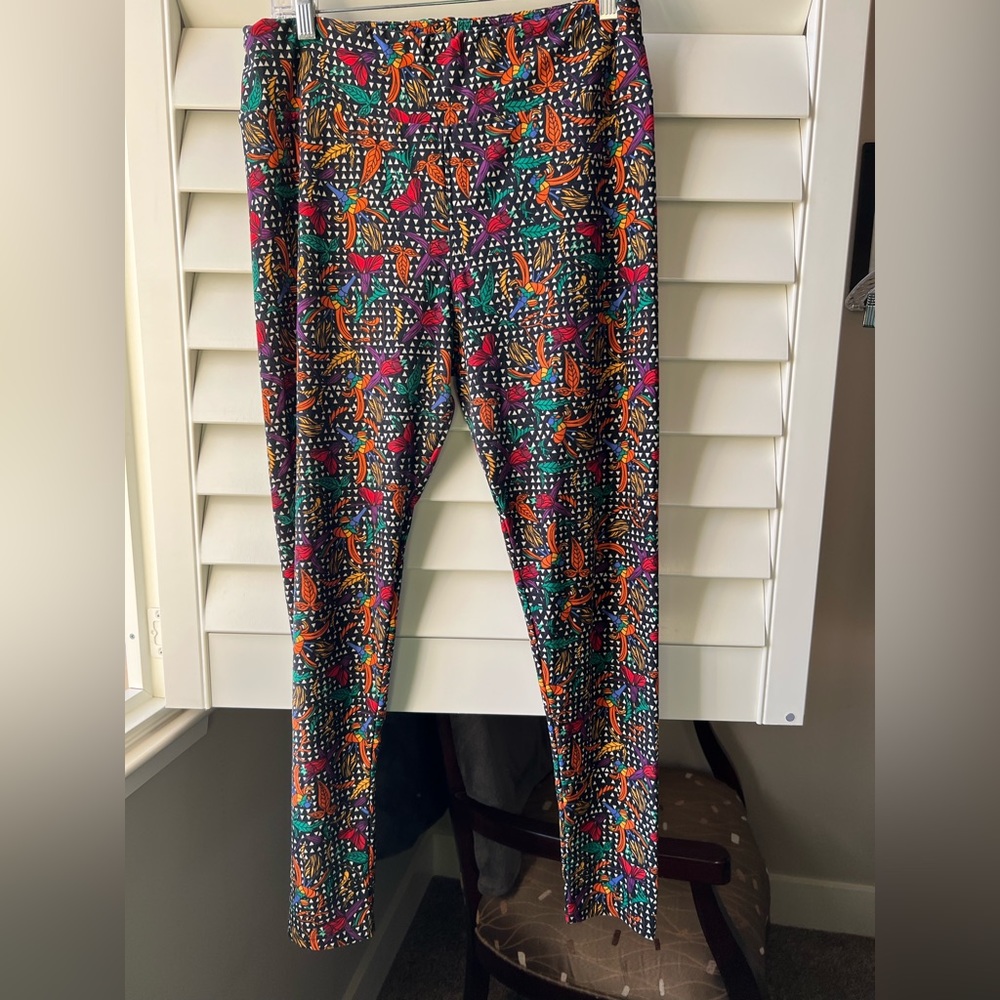 Lula Roe - Beautiful - Warm - Soft - Leggings  APPROX WAIST 16” LENGTH 39”